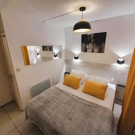 Village Naturiste Leather *