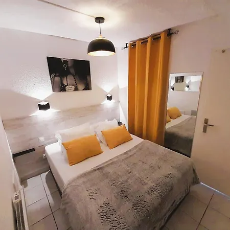 Village Naturiste Leather