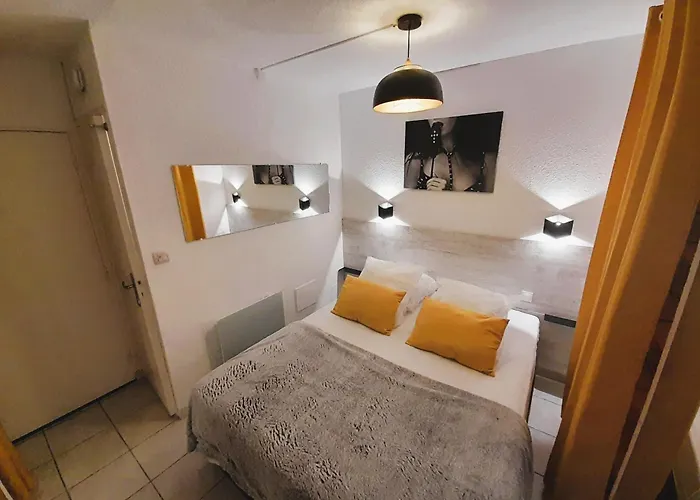 Village Naturiste Leather *